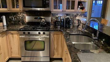 冰箱、微波炉、烤箱、炉灶