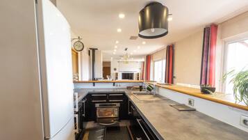 Fridge, microwave, oven, stovetop