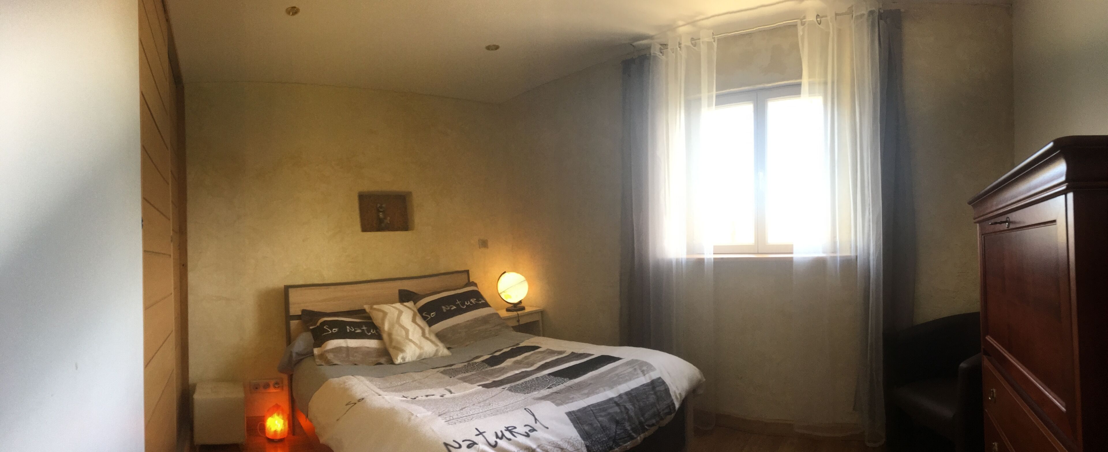 3 室のベッドルーム、セーフティボックス (室内)、アイロン / アイロン台、旅行用ベビーベッド