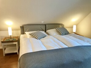 Apartment, 2 Schlafzimmer, Balkon (Inselfeeling) | Allergikerbettwaren, Daunenbettdecken, Zimmersafe, individuell dekoriert