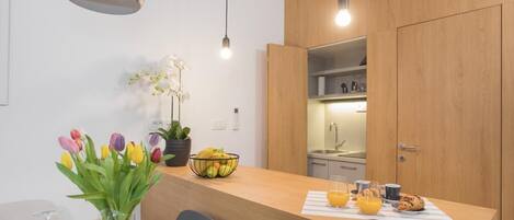 House, 4 Bedrooms | Private kitchen | Fridge, stovetop, dishwasher, electric kettle