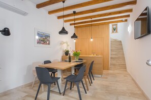 House, 4 Bedrooms | Living area