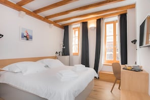 House, 4 Bedrooms | 4 bedrooms, minibar, in-room safe, desk