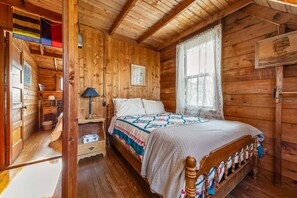 5 bedrooms, desk, travel cot, free WiFi
