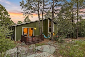 Exterior - Spacious Retreat! Central AC+ Game Room+Hot Tub+Fire Pit+Wi-Fi (Flagstaff)