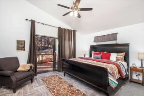 4 bedrooms, iron/ironing board, free WiFi, bed sheets - Spacious Retreat! Central AC+ Game Room+Hot Tub+Fire Pit+Wi-Fi (Flagstaff)