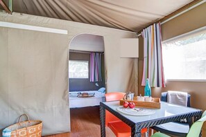 Zelt, 2 Schlafzimmer | Wohnbereich