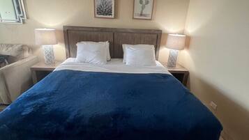 Iron/ironing board, Internet, bed sheets