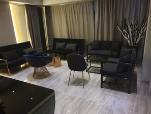 Lobby sitting area - Hotel International Palace (Veles)