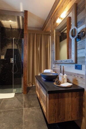 Couette en duvet d'oie, minibar, coffres-forts dans les chambres