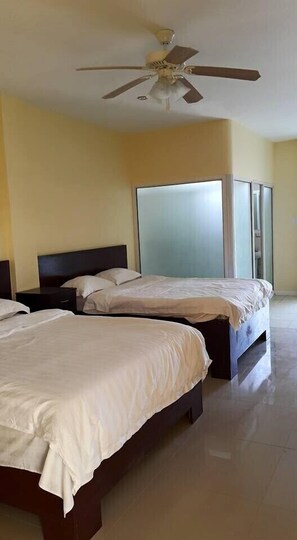 ห้องดับเบิลหรือทวิน | ตู้นิรภัยในห้องพัก, โต๊ะทำงาน, พื้นที่ทำงานแบบใช้แล็ปท็อป, ห้องเก็บเสียง