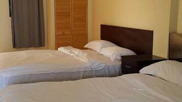 Double or Twin Room | In-room safe, desk, laptop workspace, soundproofing