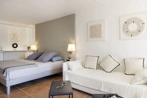 5 bedrooms, free WiFi, bed sheets
