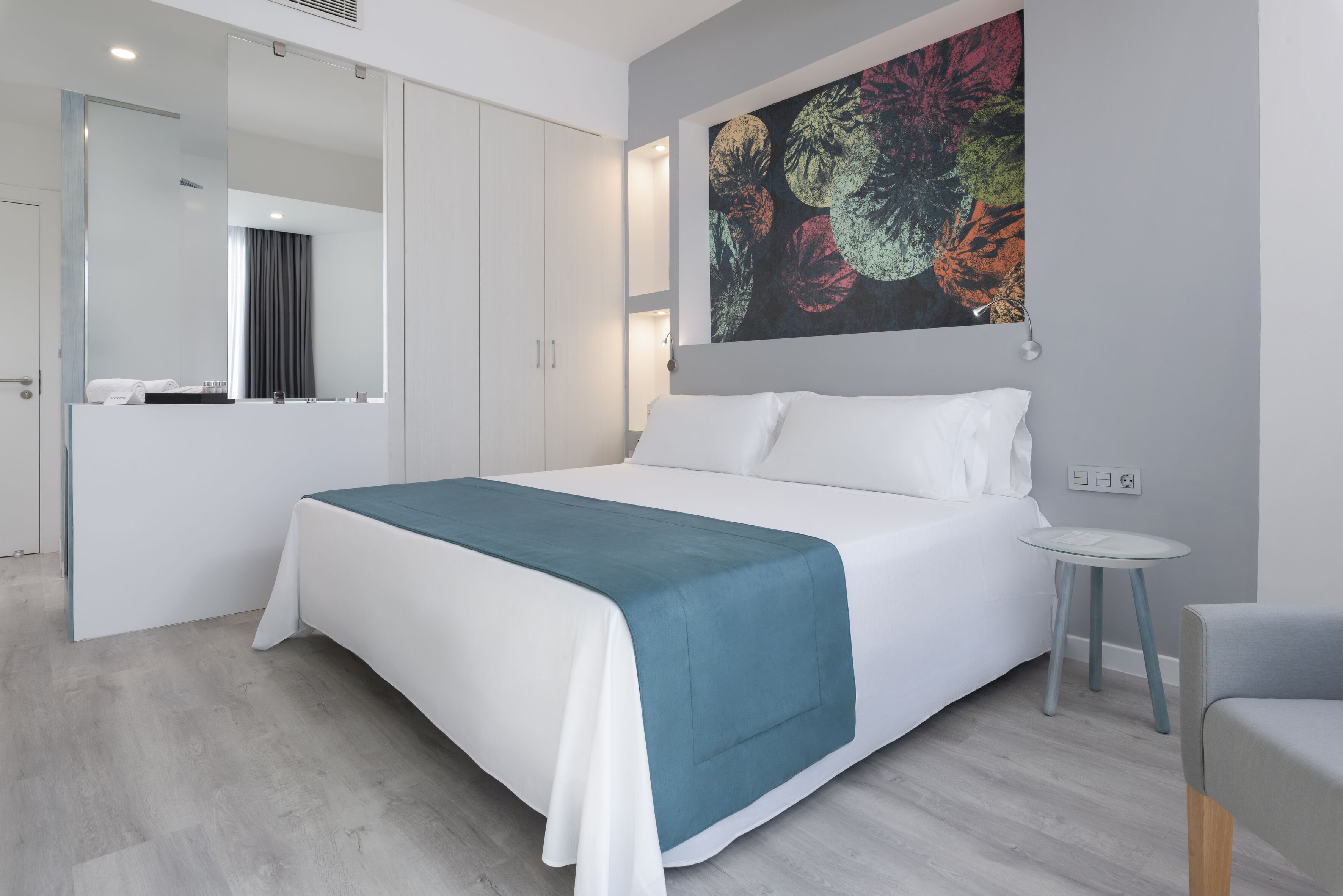 minibar, in-room safe, desk, laptop workspace