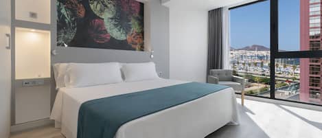 Kamar Superior | Minibar, brankas, meja kerja, dan ruang kerja ramah laptop