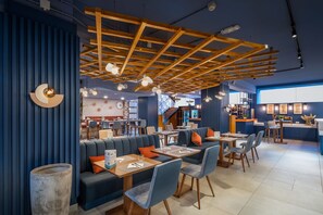 Se sirven desayunos y cocina local