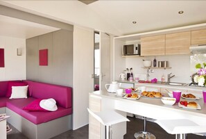 Mobile Home, 2 Bedrooms | Living area