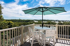 Outdoor dining - SALE~"SeaBatical"~Amazing Gulf, Lake, Park Views~Heated Pool~Gulf Trace~Beach (Santa Rosa Beach)