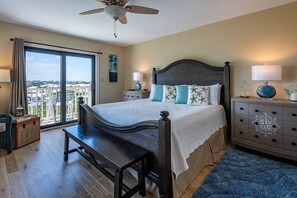 4 bedrooms, iron/ironing board, free WiFi, bed sheets - SALE~"SeaBatical"~Amazing Gulf, Lake, Park Views~Heated Pool~Gulf Trace~Beach (Santa Rosa Beach)