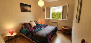 4 chambres, fer et planche à repasser, lit parapluie, Wi-Fi gratuit