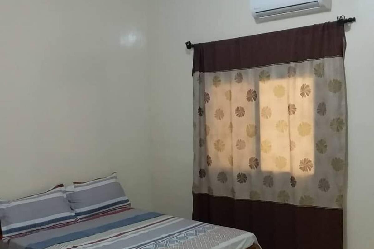 Standard Double Room Single Use | Desk, laptop workspace, blackout curtains, rollaway beds