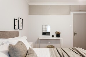 2 bedrooms, iron/ironing board, free WiFi - Deluxe & Stylish 2 BD Apartment in Pangrati (Athens)