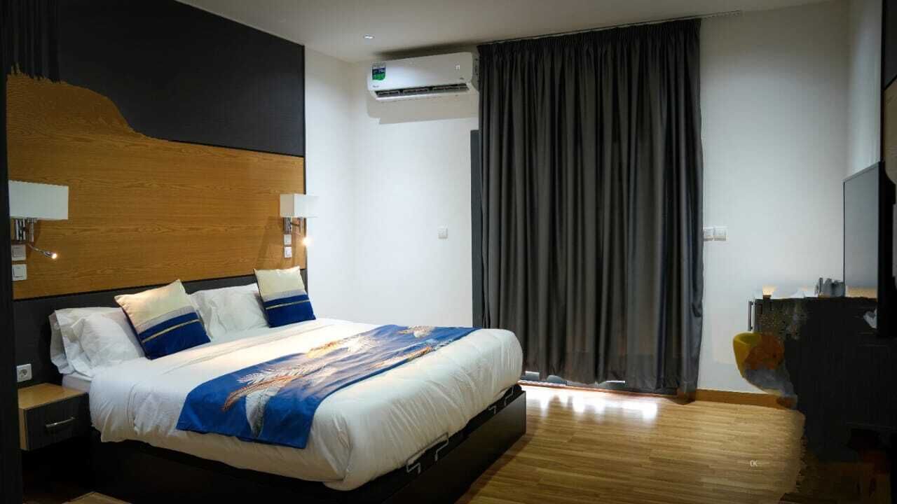 In-room safe, desk, blackout drapes, iron/ironing board