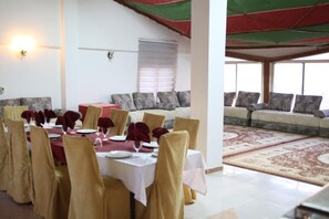 Breakfast, lunch, dinner served; local and international cuisine