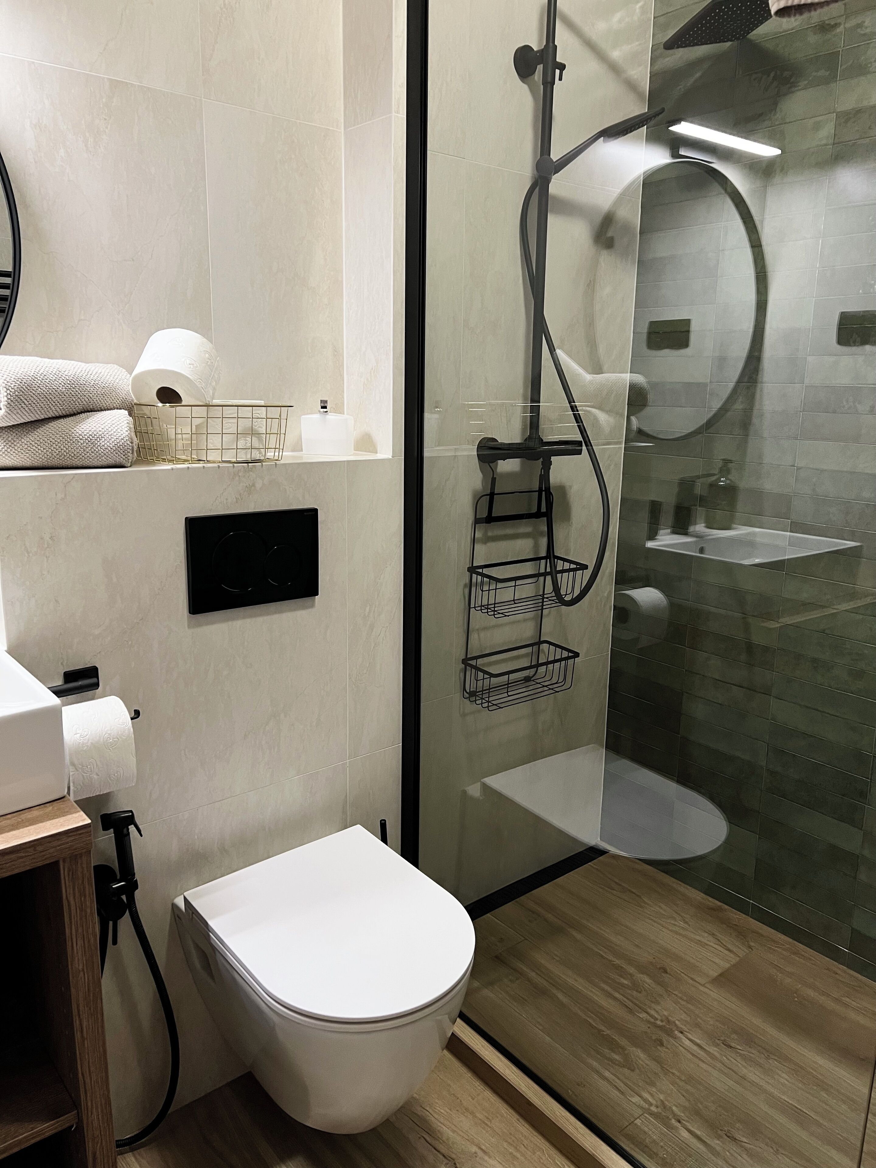 Comfort Apartment, Balcony | Bathroom | Shower, free toiletries, towels, soap