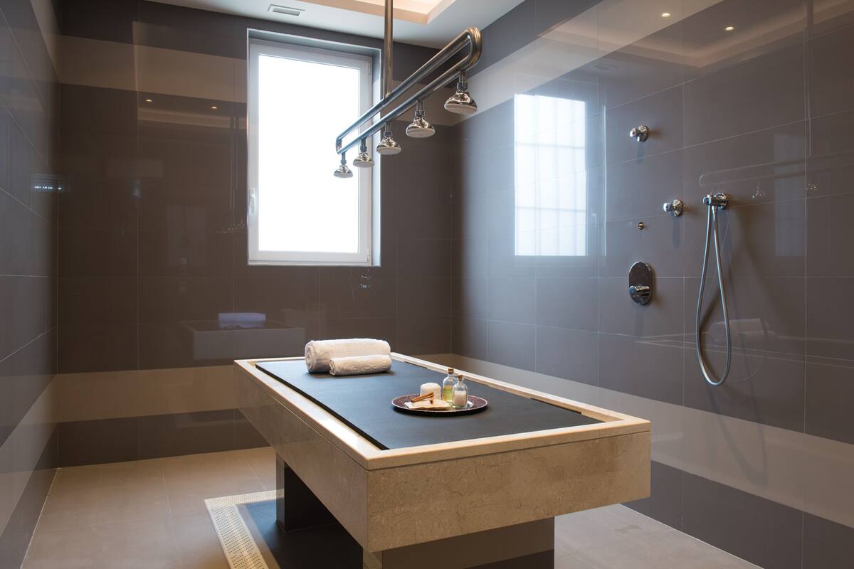 couples treatment room(s), sauna, hot tub, steam room, body treatments