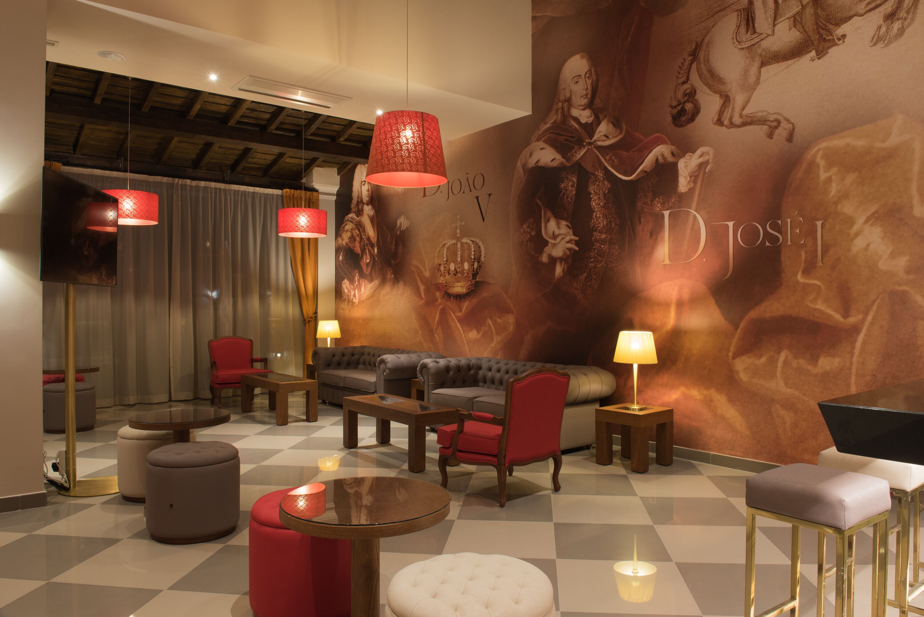 2 bars/lounges, tapas bar