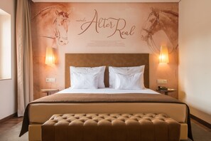 Suite (Solar Lusitano) | Minibar, in-room safe, desk, free WiFi - Vila Gale Collection Alter Real - Resort Equestre, Conference & Spa (Alter do Chao)