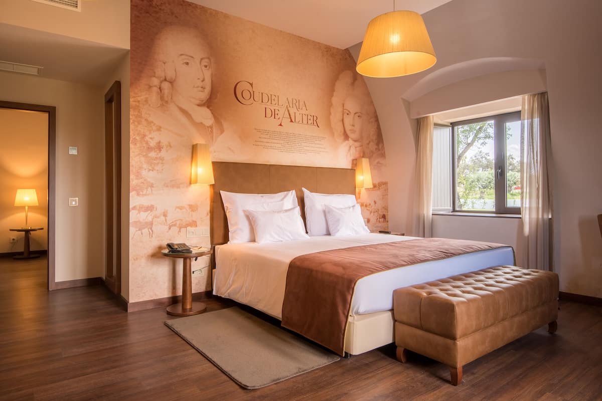 Suite (Main Building) | Minibar, in-room safe, desk, WiFi (free)