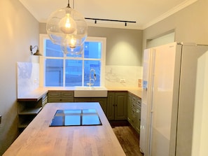 Deluxe Suite (A) | Private kitchen | Fridge, microwave, oven, coffee/tea maker