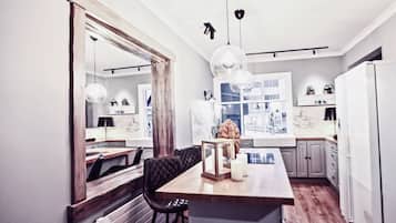Deluxe Suite (A) | In-room dining