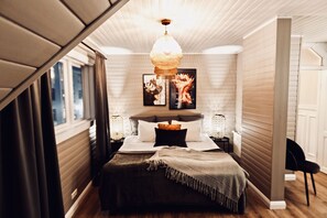 Deluxe Suite (A)