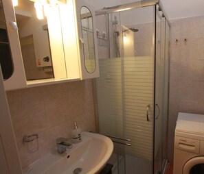 Shower, hair dryer, bidet, towels - Casa Bebe - adjacency Polyclinic and University (Modena)