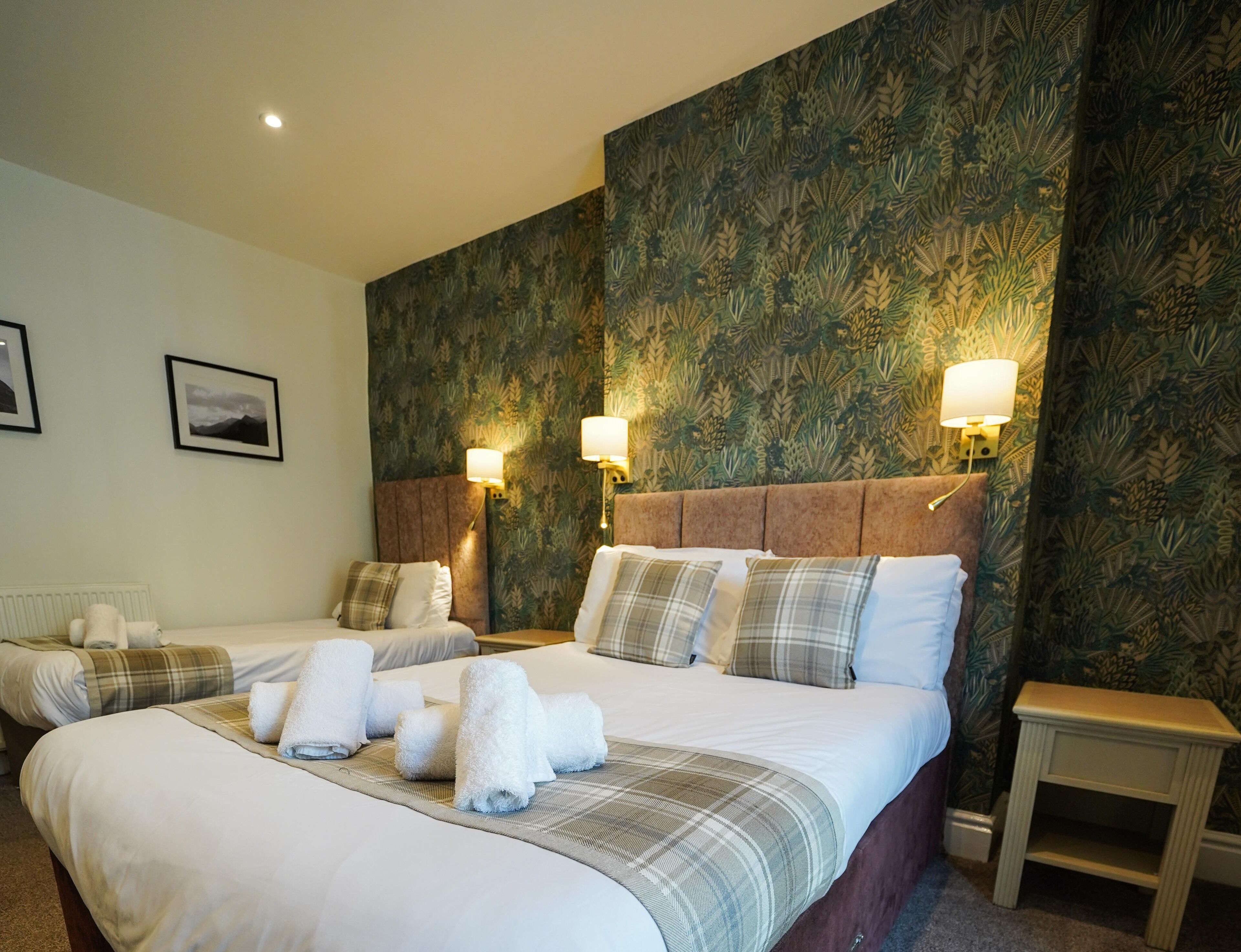 classic triple room | premium bedding, individually decorated, individually furnished, desk