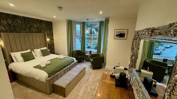 Premium bedding, individually decorated, individually furnished, desk