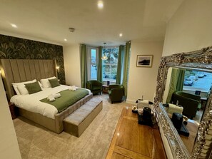 Premium bedding, individually decorated, individually furnished, desk - Gwydyr Hotel (Betws-Y-Coed)