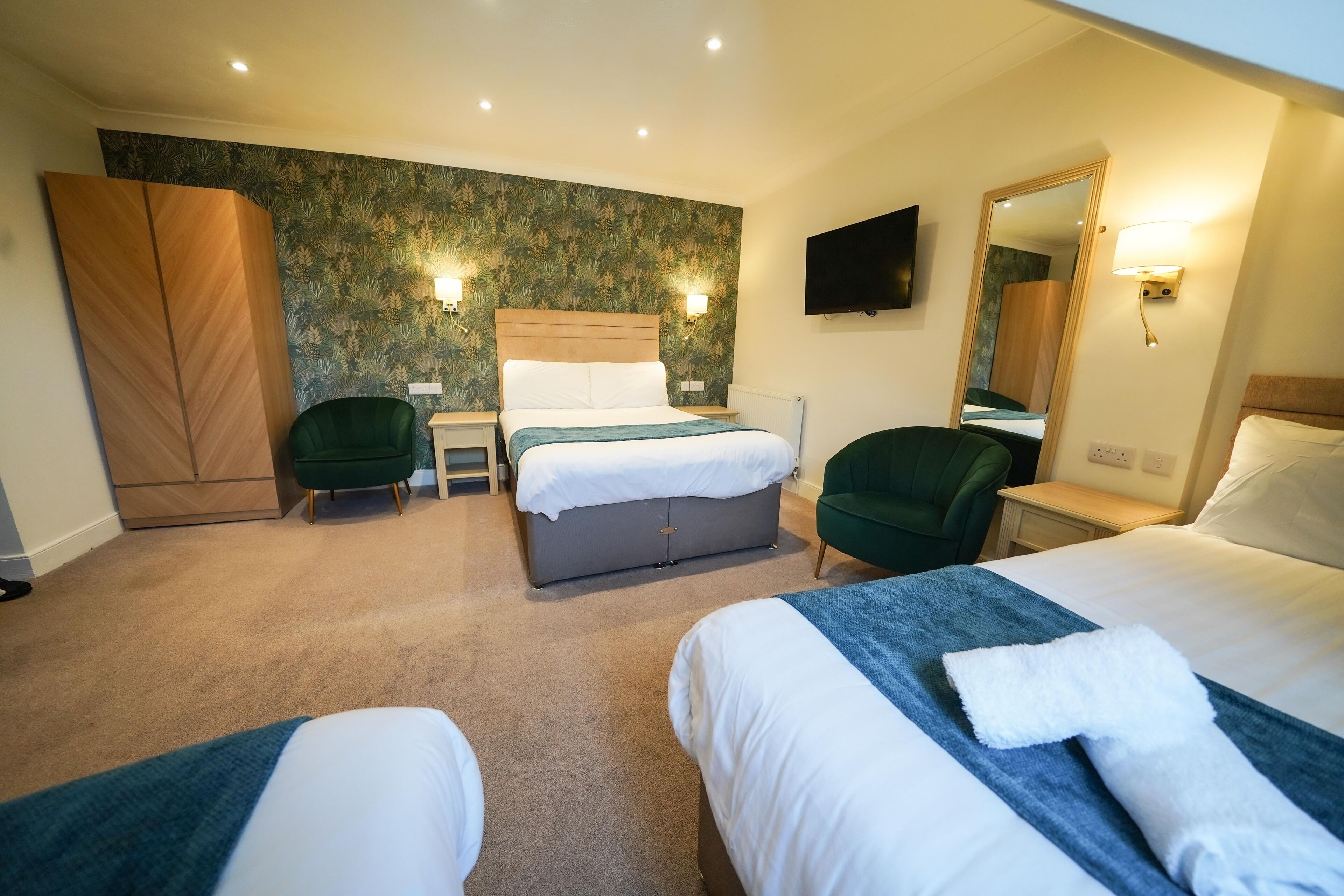 classic quadruple room | premium bedding, individually decorated, individually furnished, desk