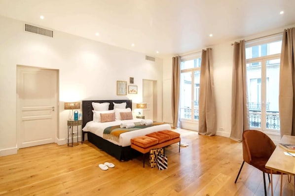 4 bedrooms, iron/ironing board, free WiFi, bed sheets