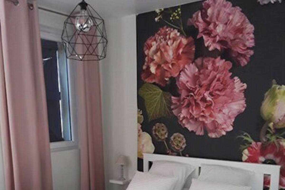 Individually decorated, individually furnished, bed sheets
