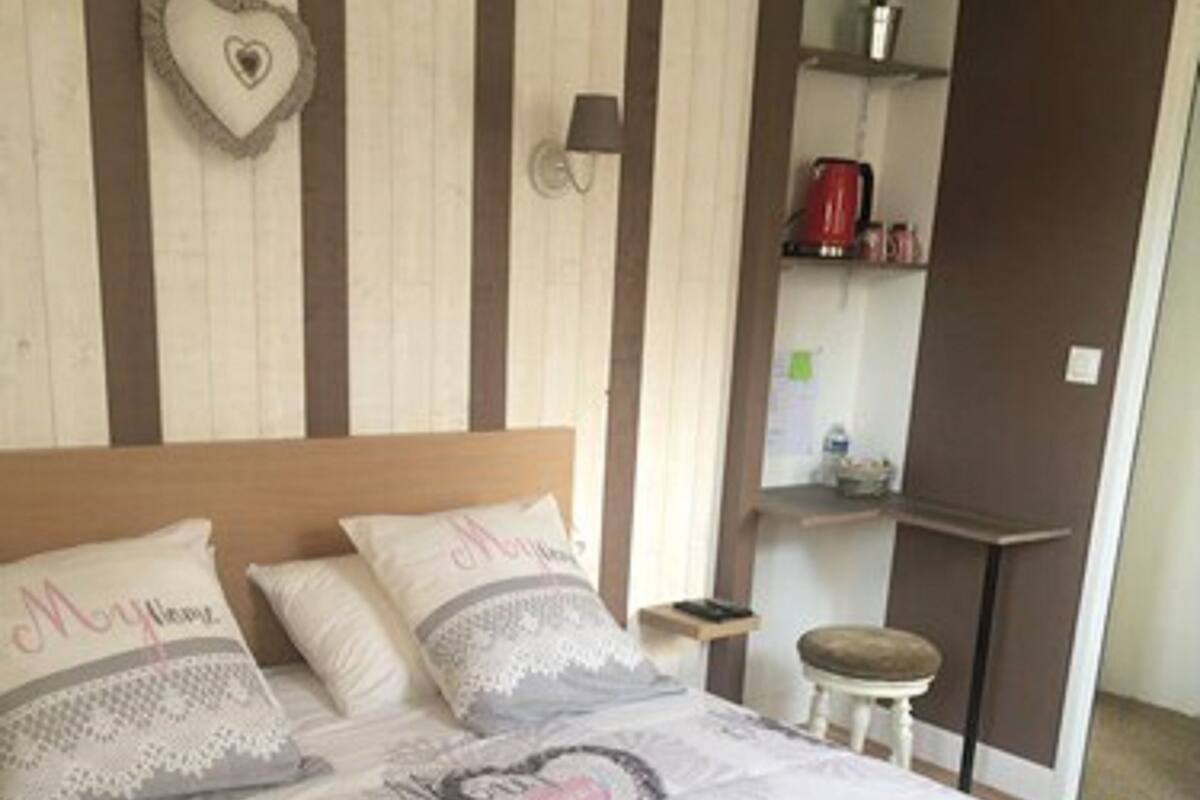 Individually decorated, individually furnished, bed sheets