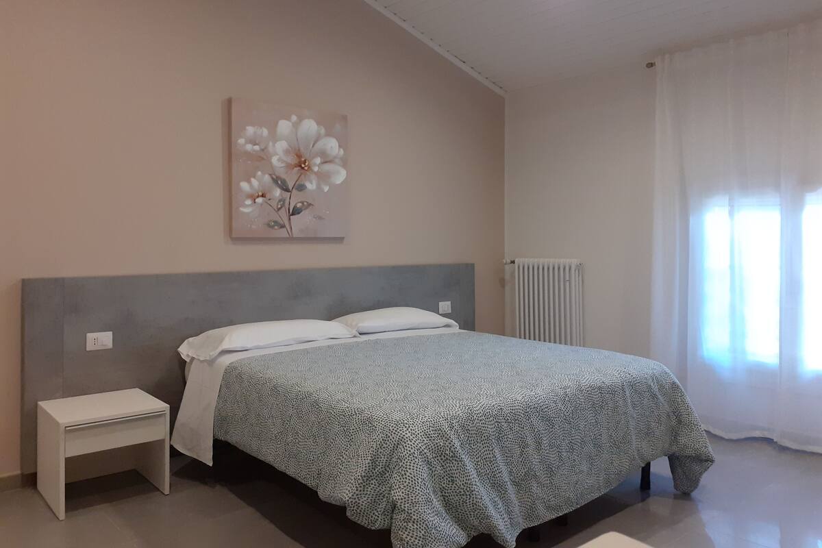 Minibar, bureau, Wi-Fi gratuit, draps fournis