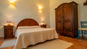 Minibar, individually decorated, individually furnished, desk - Agriturismo Carrucana (Martis)