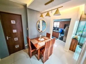 Apartment, 2 Bedrooms, City View | In-room dining