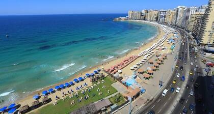 Habitación privada de lujo, limpio, muebles completos, vista al mar, vista al Hilton, centro, transporte