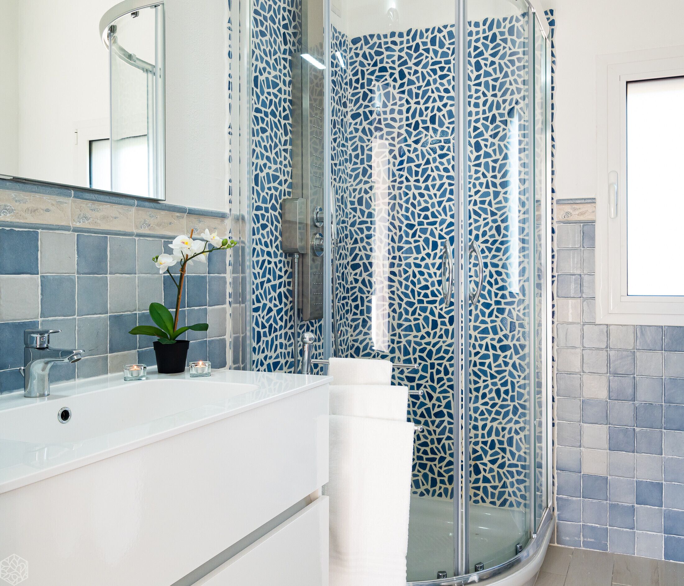 Dusj, hårføner og bidé