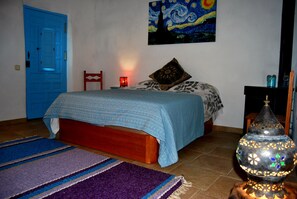 Deluxe Double Room (shower) | Bed sheets - Cortijo Los Máximos (Turón)